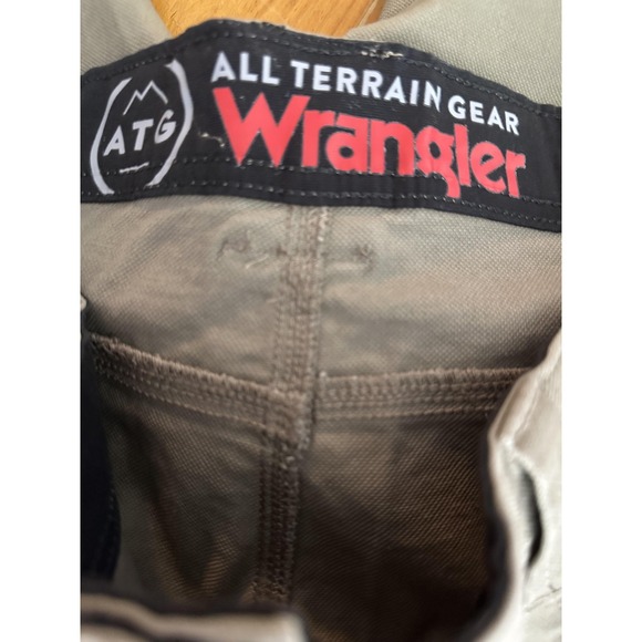 Wrangler ATG All Terrain Gear Shorts Mens 38 Beige Utility Cargo Outdoor Stretch - Picture 3 of 9